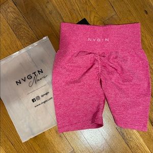 NVGTN Fuschia Scrunch Seamless Shorts